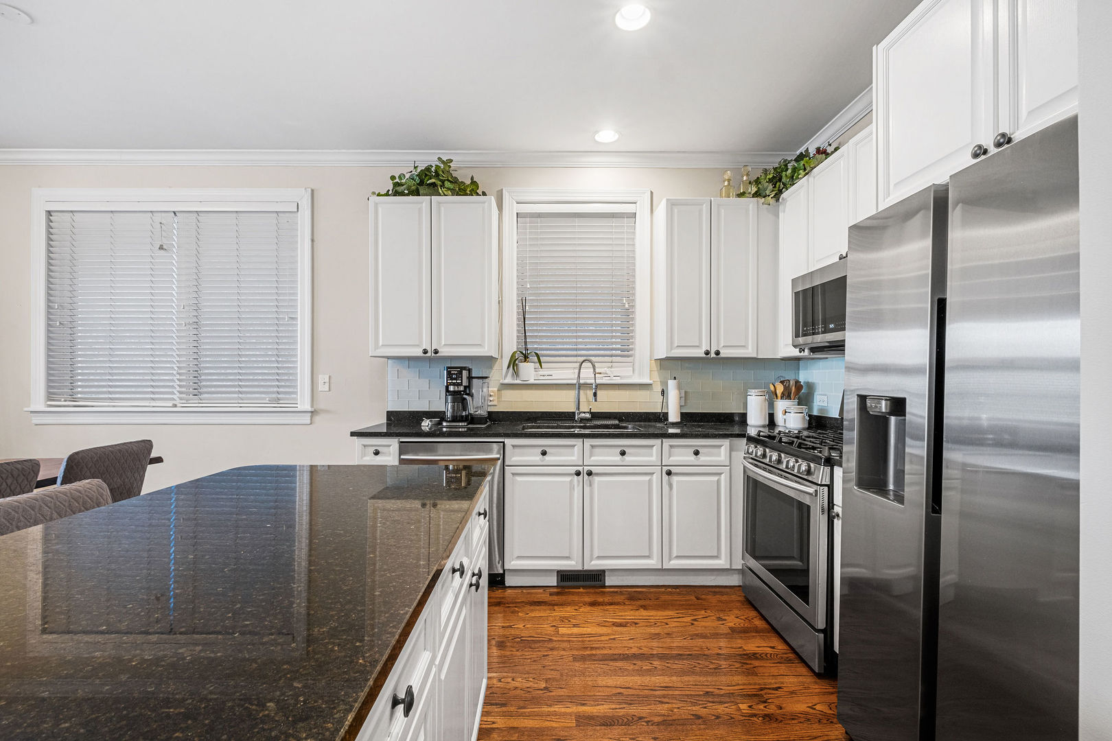 3035 North Racine Avenue, Unit 1 Chicago, IL 60657 - Photo 7 of 27 Gallery Image 7