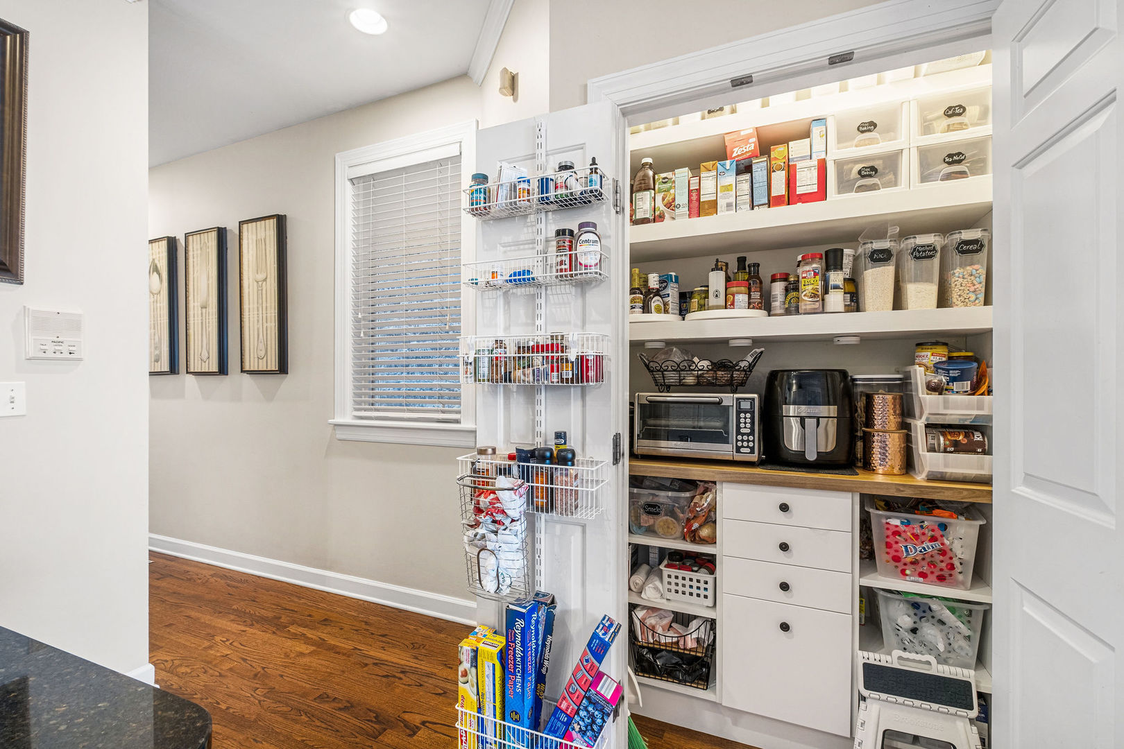 3035 North Racine Avenue, Unit 1 Chicago, IL 60657 - Photo 10 of 27 Gallery Image 10