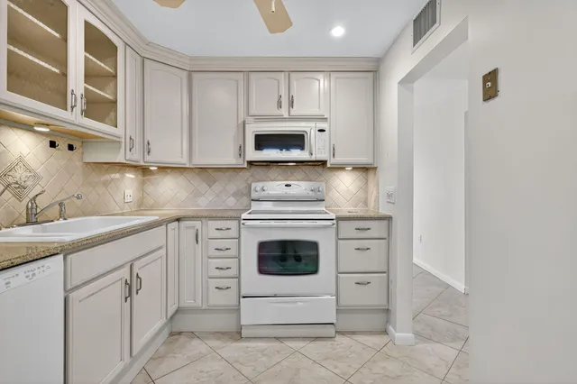 $209,500 | 4242 Deste Court, Unit 301, Lake Worth, FL 33467