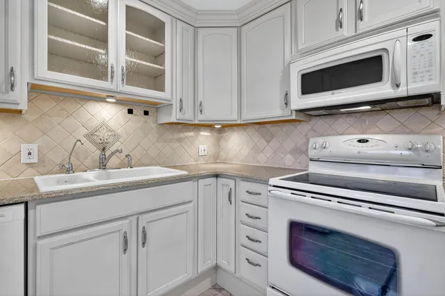 $209,500 | 4242 Deste Court, Unit 301, Lake Worth, FL 33467