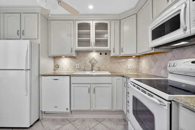 $209,500 | 4242 Deste Court, Unit 301, Lake Worth, FL 33467