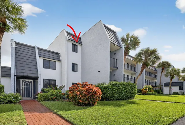 $209,500 | 4242 Deste Court, Unit 301, Lake Worth, FL 33467