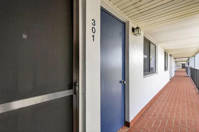 $209,500 | 4242 Deste Court, Unit 301, Lake Worth, FL 33467