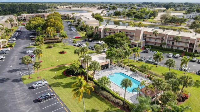 $209,500 | 4242 Deste Court, Unit 301, Lake Worth, FL 33467