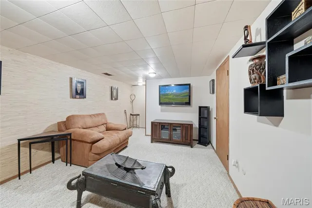 $94,500 | 8776 Santa Bella Drive, Hazelwood, MO 63042