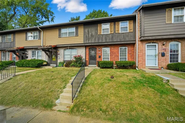 $94,500 | 8776 Santa Bella Drive, Hazelwood, MO 63042