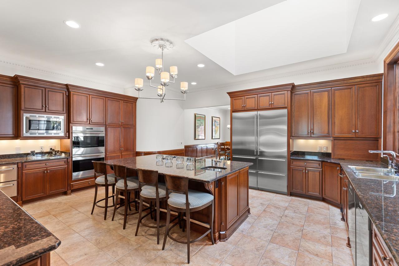 546 Harrington Road Wayzata, MN 55391 - Photo 8 of 48