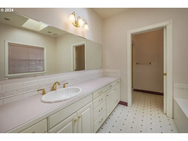 $675,000 | 360 North Deerlane Drive, Otis, OR 97368