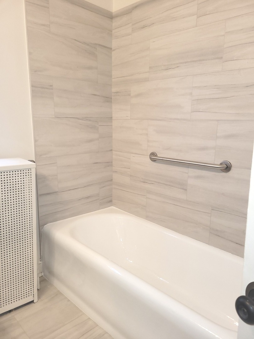 2336 East 68th Street, Unit 2 Chicago, IL 60649 - Photo 14 of 17 a bathroom with a bathtub