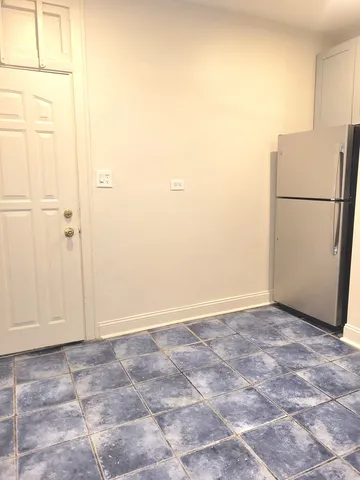 $1,500 | 2336 East 68th Street, Unit 2, Chicago, IL 60649