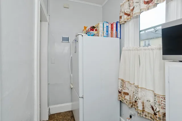 a view of entryway with a workspace