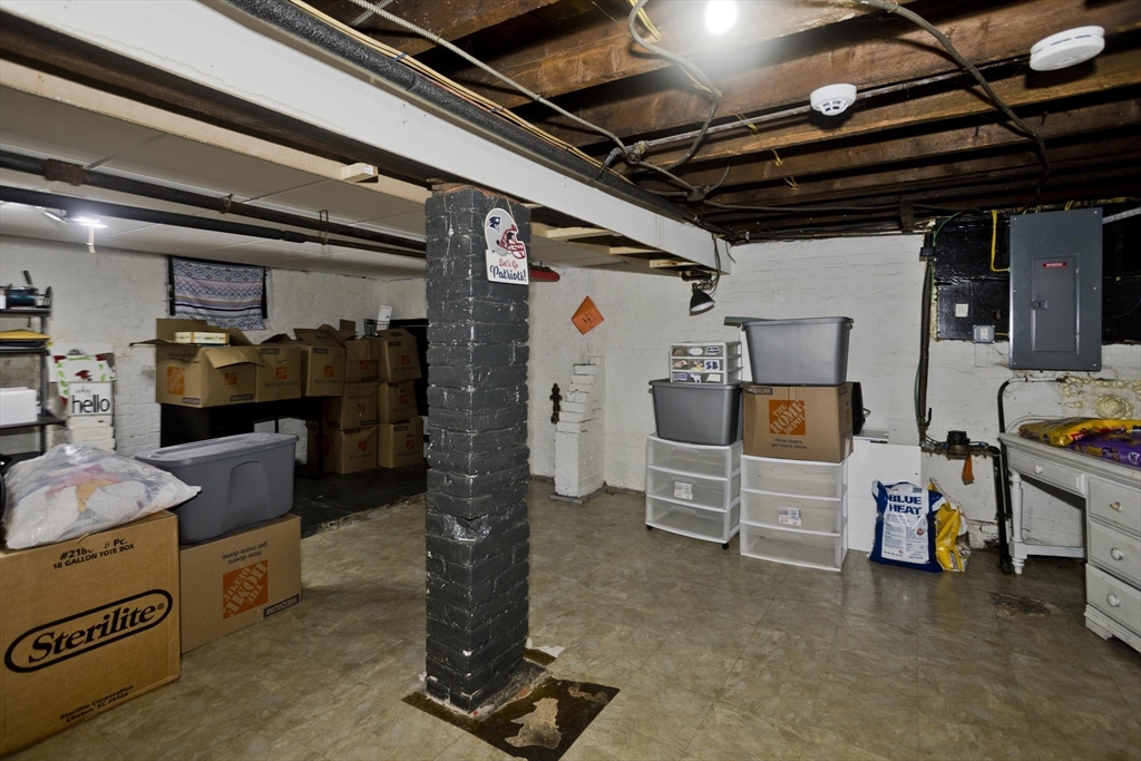 37 Phoenix Street Springfield, MA 01104 - Photo 25 of 39