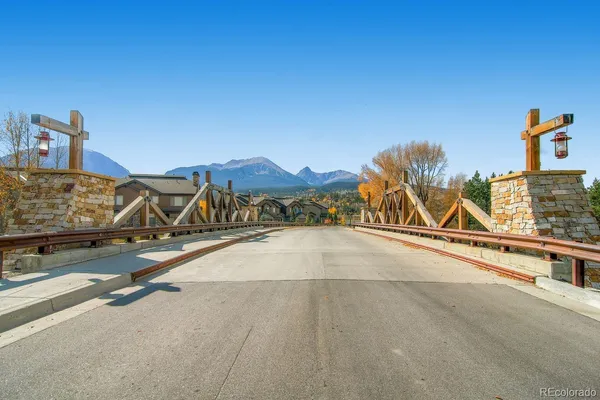 a view of an outdoor space