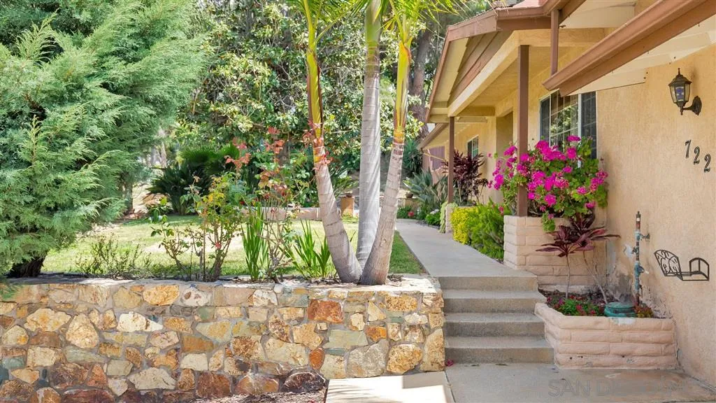 722 Via Flora Road San Marcos, CA 92069 - Photo 3 of 25 Gallery Image 3