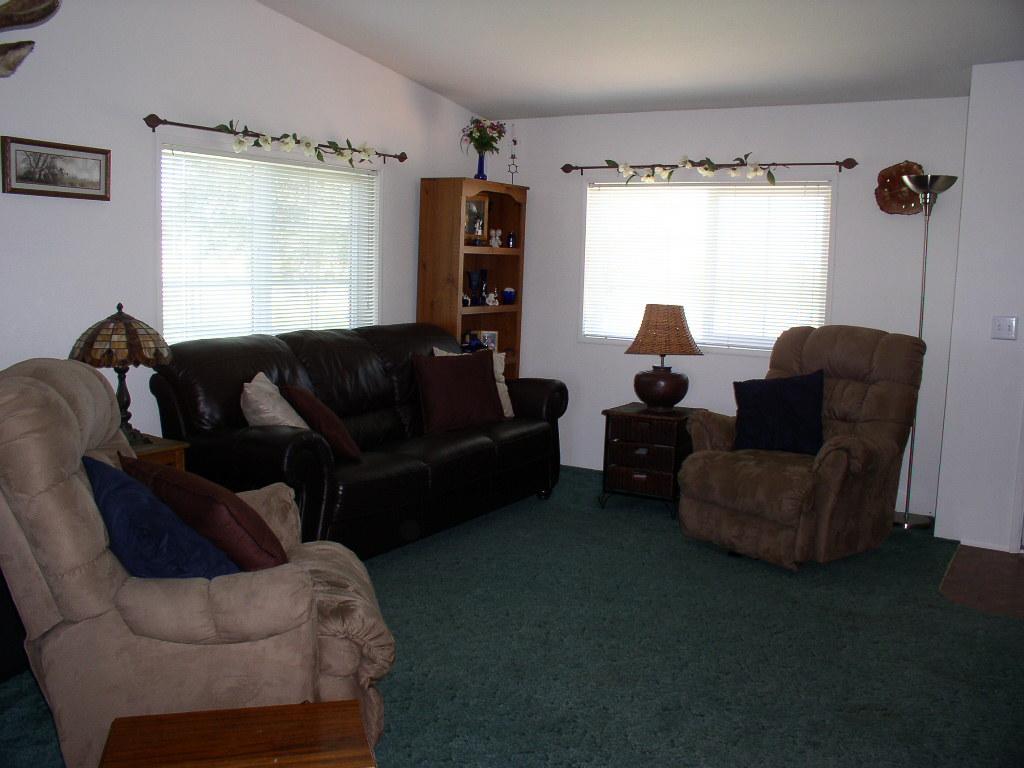 8190 Campbell Road Toppenish, WA 98948 - Photo 7 of 18 a living room with furniture and a window