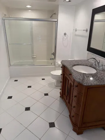 $2,800 | 896 North Federal Highway, Unit 326, Lantana, FL 33462