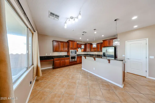 $2,600 | 9121 West Plum Road, Peoria, AZ 85383