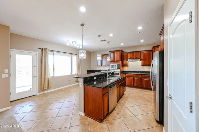 $2,600 | 9121 West Plum Road, Peoria, AZ 85383