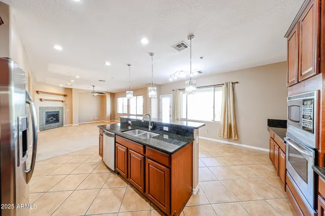 $2,600 | 9121 West Plum Road, Peoria, AZ 85383