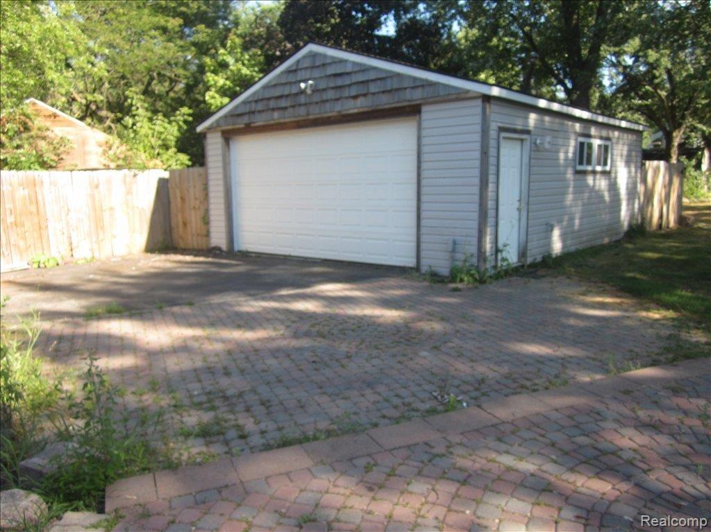 1895 June Avenue Rochester, MI 48309 - Photo 15 of 15 garage