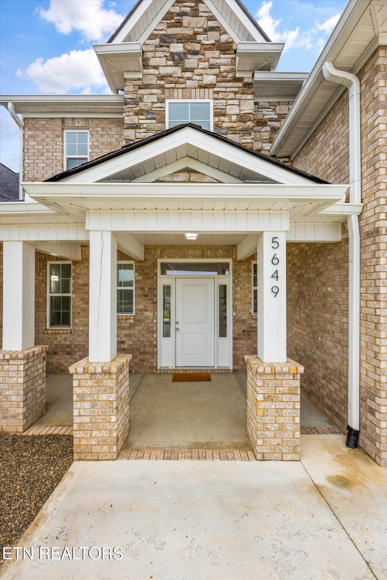 5649 Belle Maison Lane Knoxville, TN 37920 - Photo 5 of 42 front view of a house