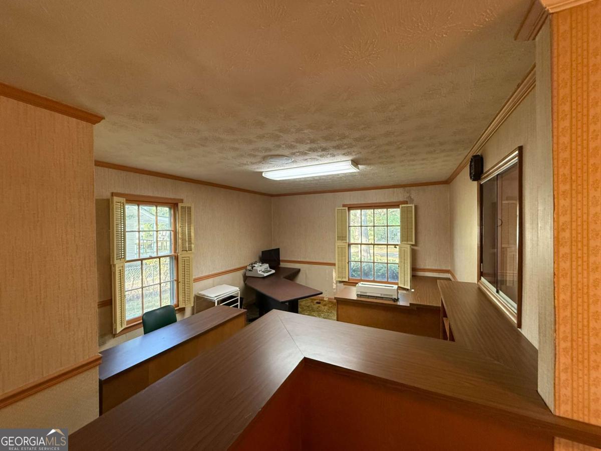 109 Vernon Street Dublin, GA 31021 - Photo 26 of 48 a large room with window