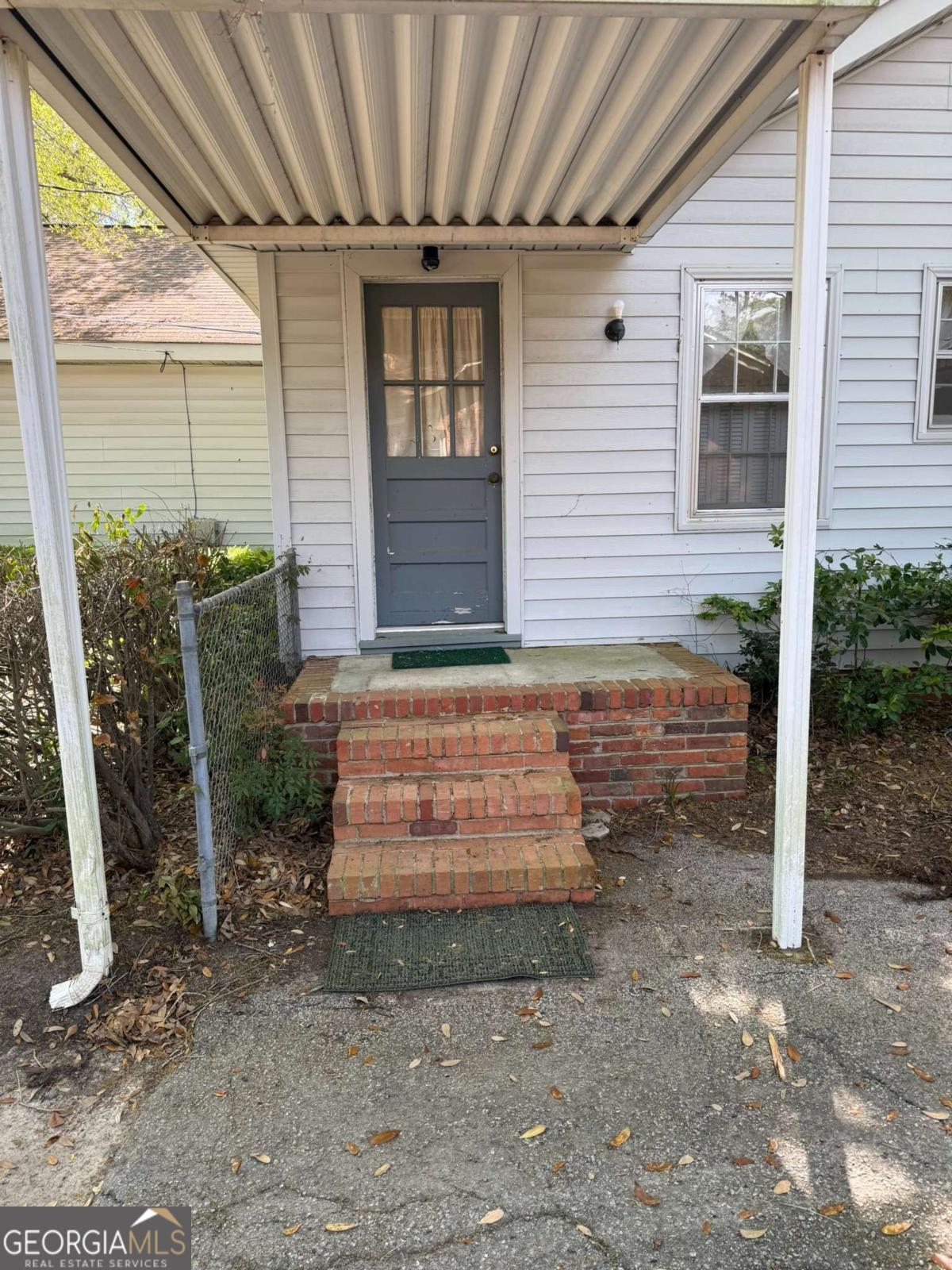 109 Vernon Street Dublin, GA 31021 - Photo 7 of 48 a front view of a house with garden
