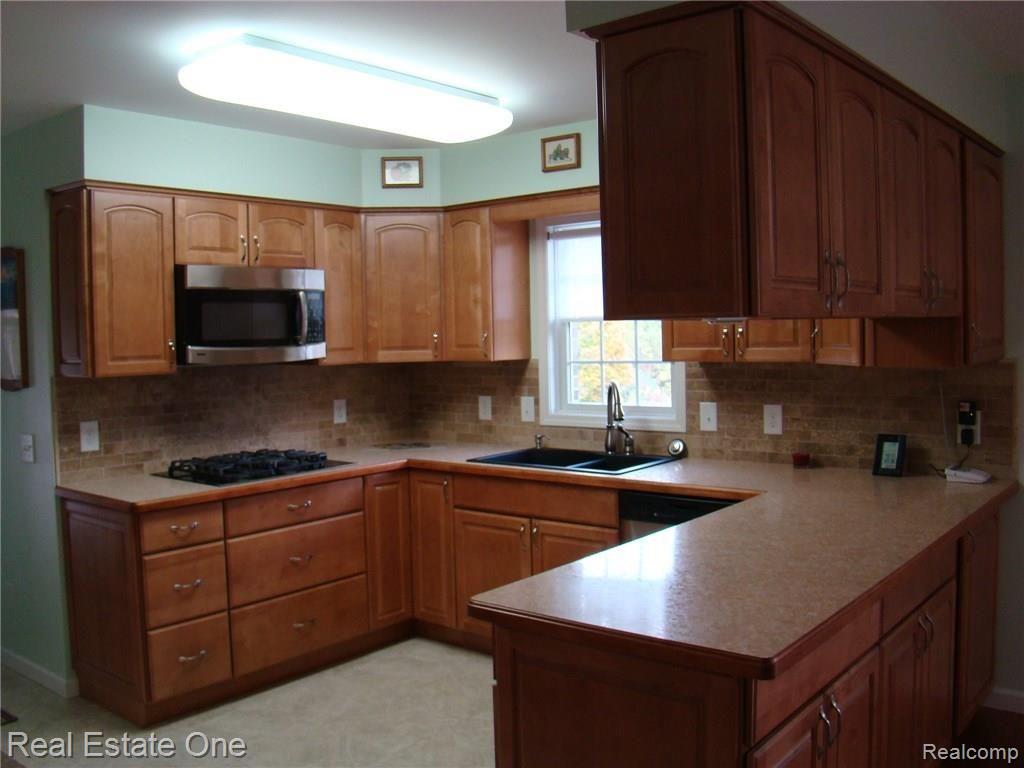 4800 Fenton Road Hartland, MI 48353 - Photo 4 of 15