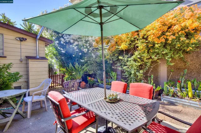 a view of an outdoor sitting area with furniture