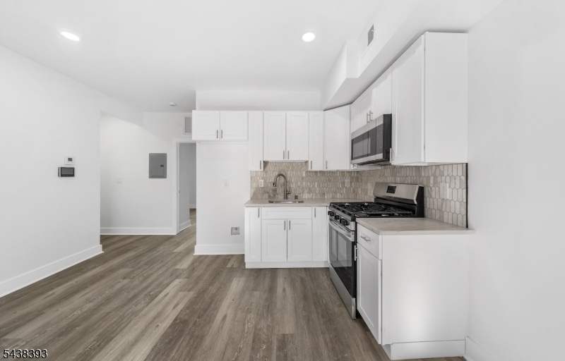 1119 Hampton Place, Unit 2 Elizabeth, NJ 07201 - Photo 3 of 11