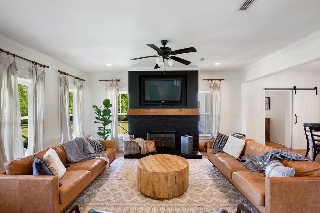 431 Johnny Murphy Road Dothan, AL 36301 - Photo 3 of 46 Living Room