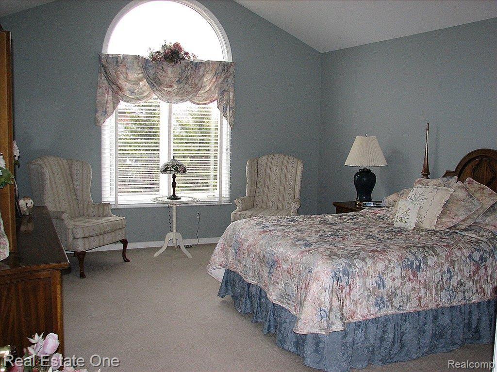1718 Fox Run Rochester, MI 48306 - Photo 10 of 15 12 Master Bedroom