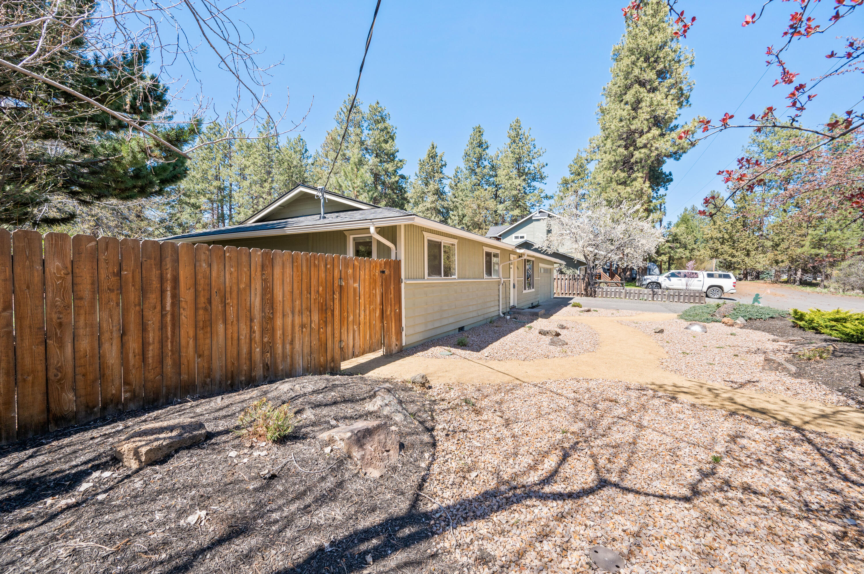 61207 Travis Road Bend, OR 97702 - Photo 8 of 48 61207TravisRd-7