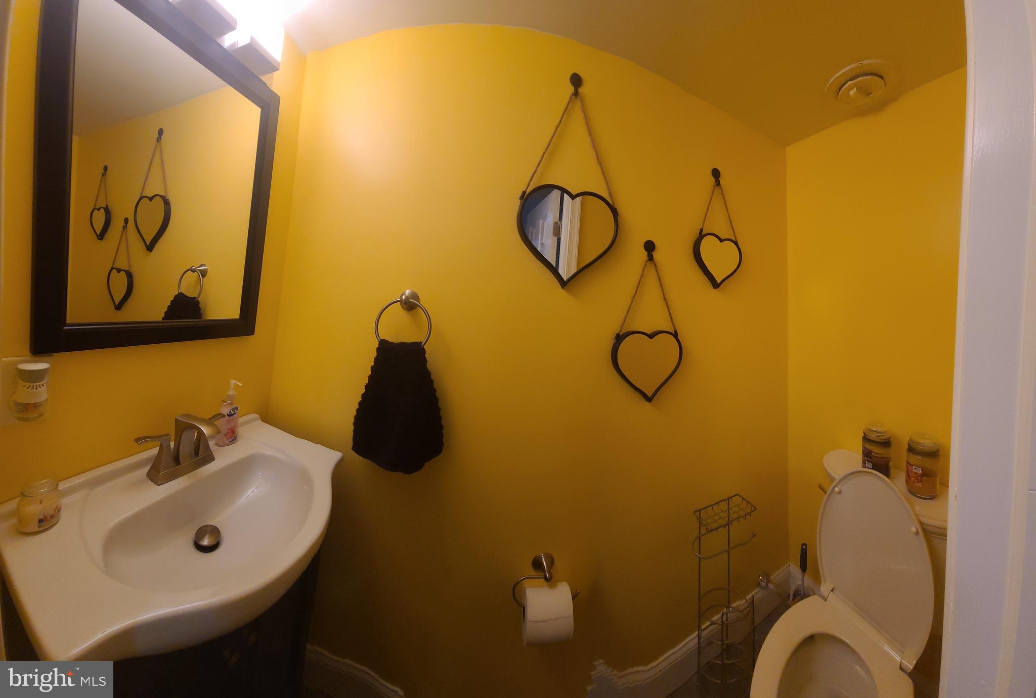 13050 Townsend Road, Unit G2 Philadelphia, PA 19154 - Photo 7 of 18 Main floor Bathroom