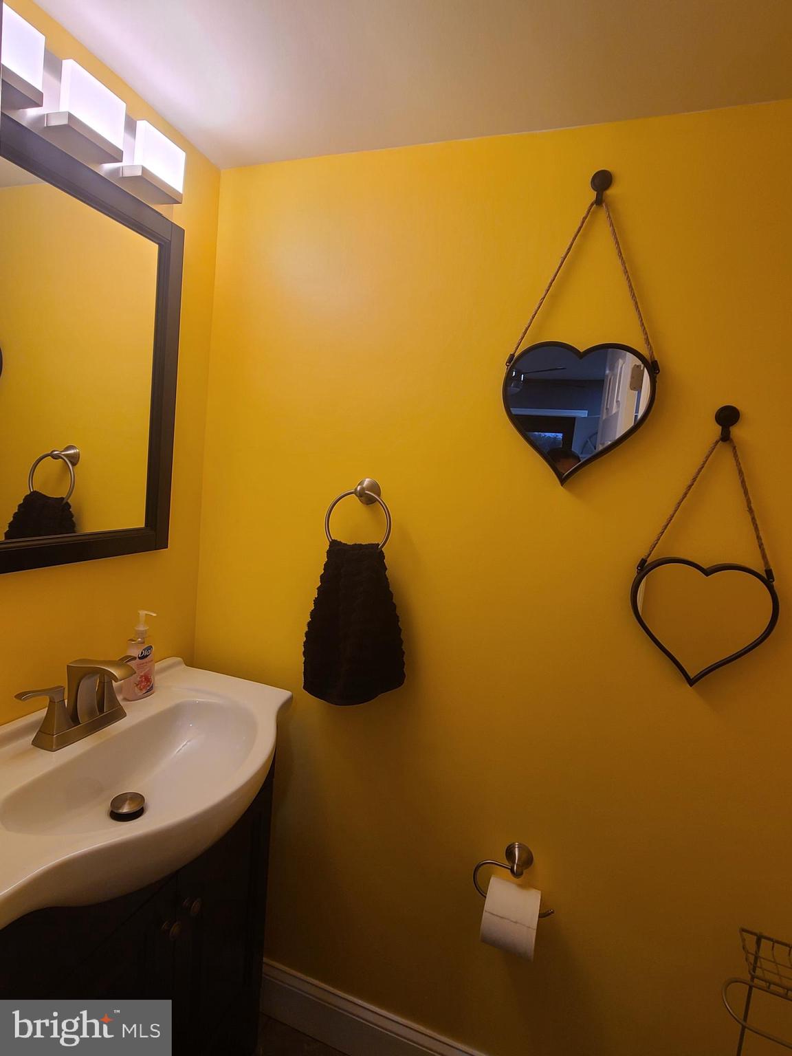 13050 Townsend Road, Unit G2 Philadelphia, PA 19154 - Photo 8 of 18 Main floor Bathroom