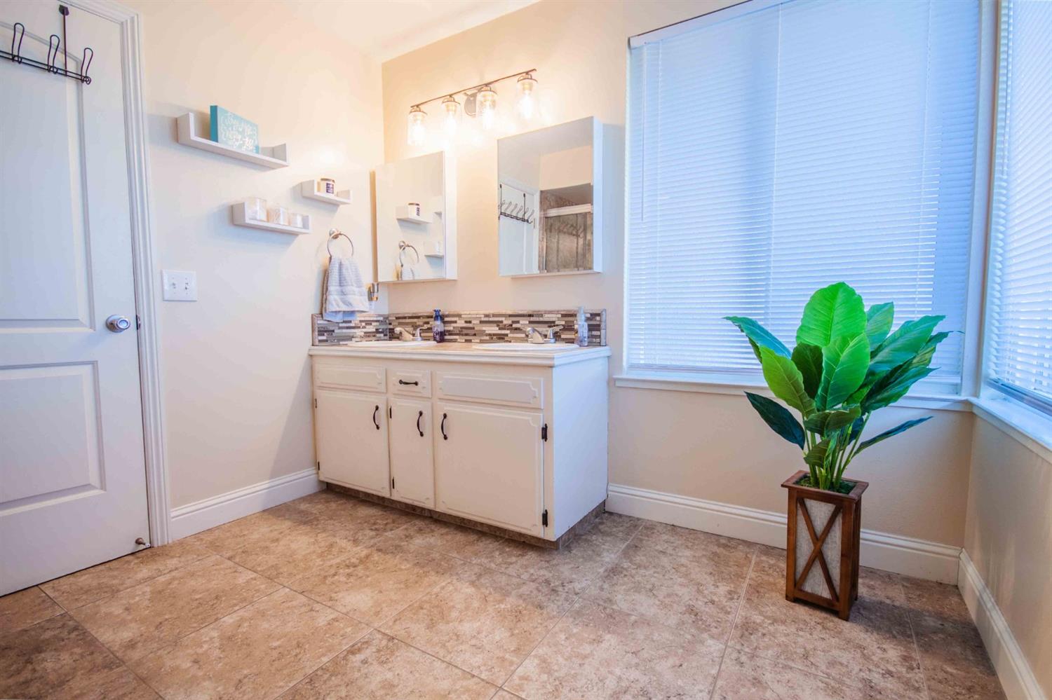 14556 Brookhill Road Madera, CA 93636 - Photo 24 of 45 Gallery Image 24