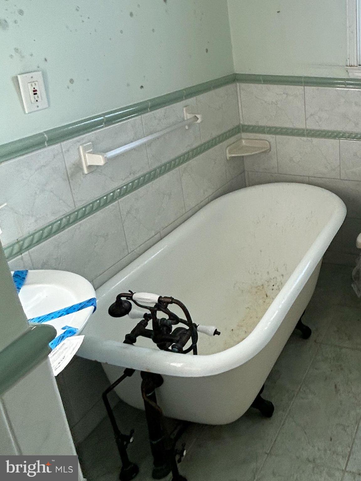 3520 White Chapel Road Baltimore, MD 21215 - Photo 13 of 18 Bathroom