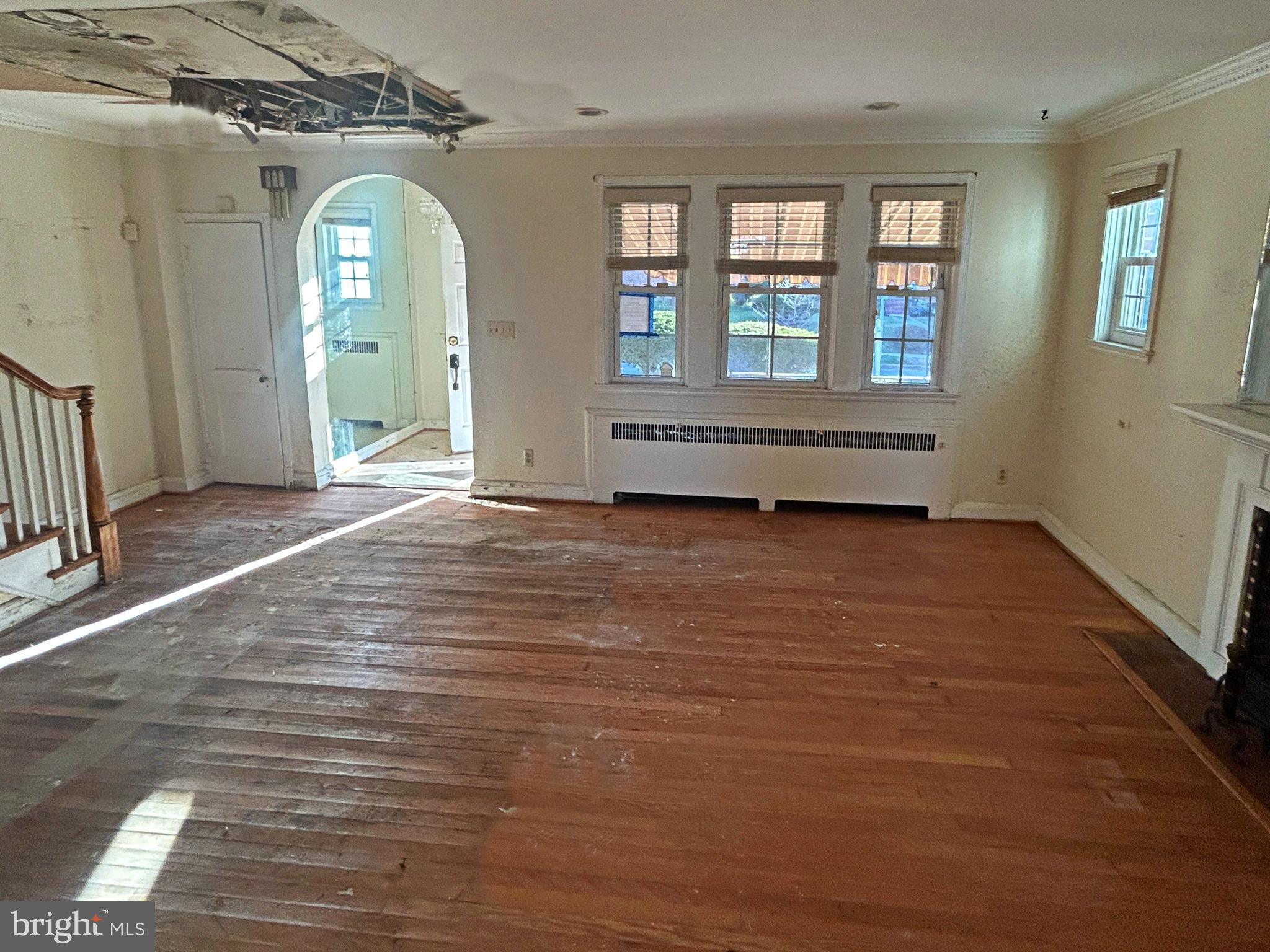 3520 White Chapel Road Baltimore, MD 21215 - Photo 5 of 18 Living room