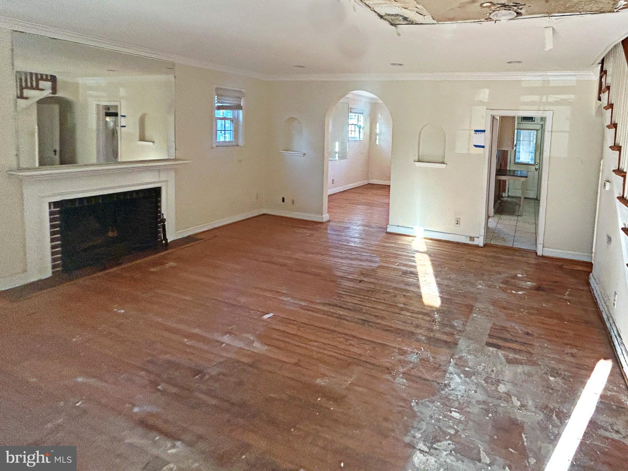 3520 White Chapel Road Baltimore, MD 21215 - Photo 6 of 18 Living room