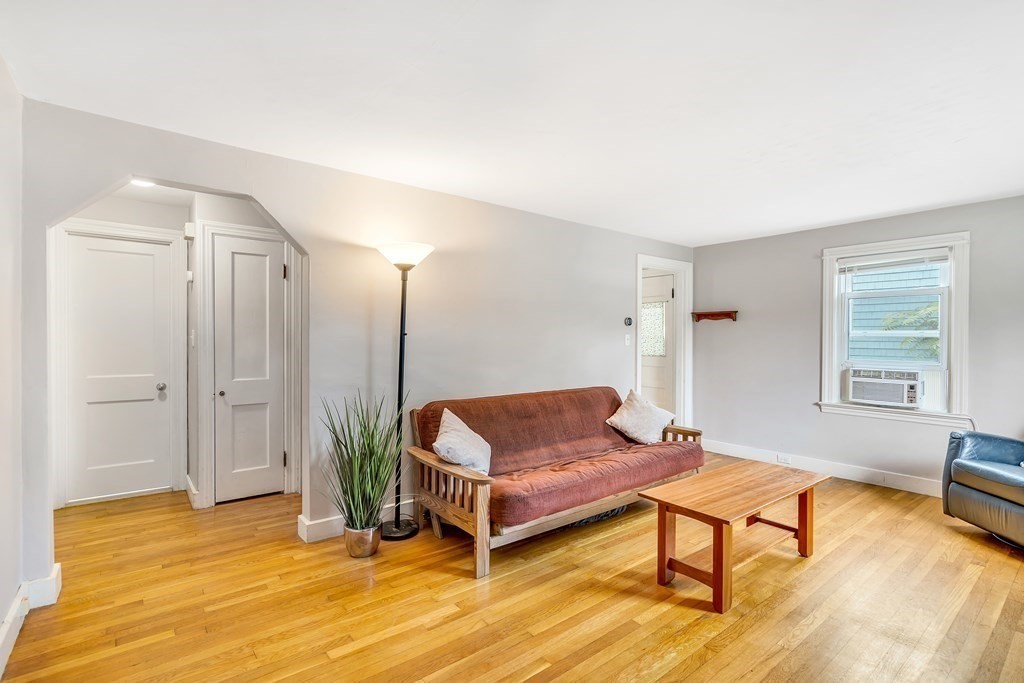 24 Hartford Road Worcester, MA 01606 - Photo 4 of 26 Gallery Image 4