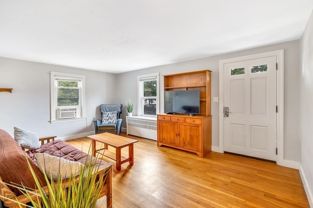 24 Hartford Road Worcester, MA 01606 - Photo 5 of 26 Gallery Image 5