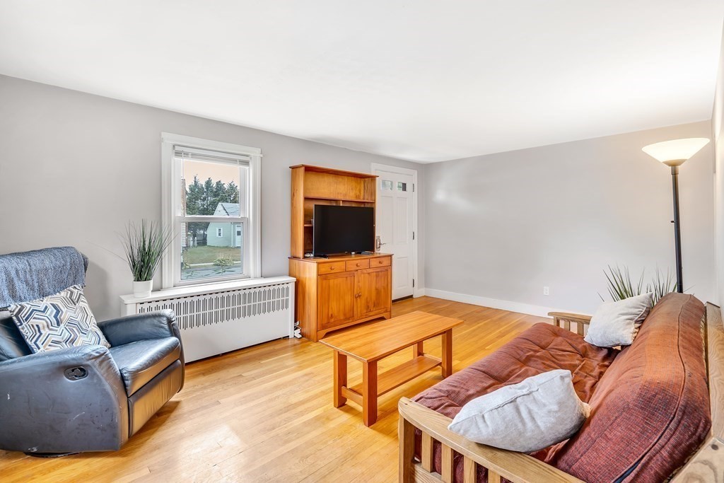 24 Hartford Road Worcester, MA 01606 - Photo 6 of 26 Gallery Image 6