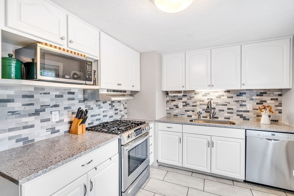 24 Hartford Road Worcester, MA 01606 - Photo 7 of 26 Gallery Image 7