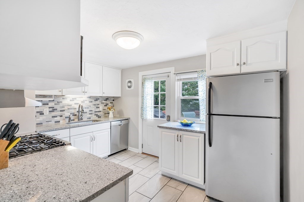 24 Hartford Road Worcester, MA 01606 - Photo 8 of 26 Gallery Image 8