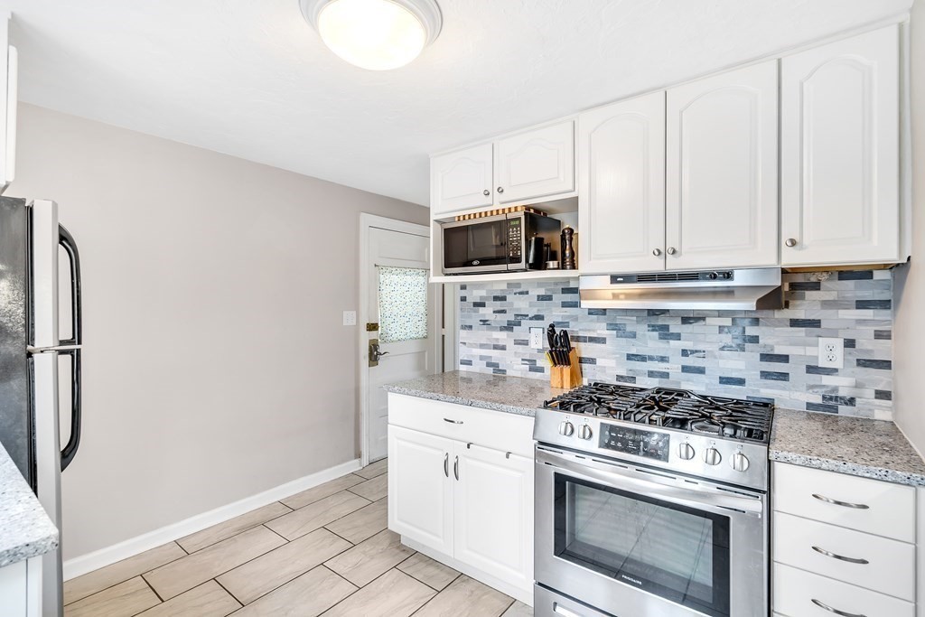 24 Hartford Road Worcester, MA 01606 - Photo 9 of 26 Gallery Image 9
