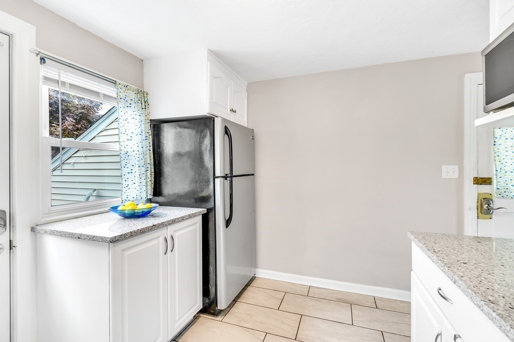 24 Hartford Road Worcester, MA 01606 - Photo 10 of 26 Gallery Image 10