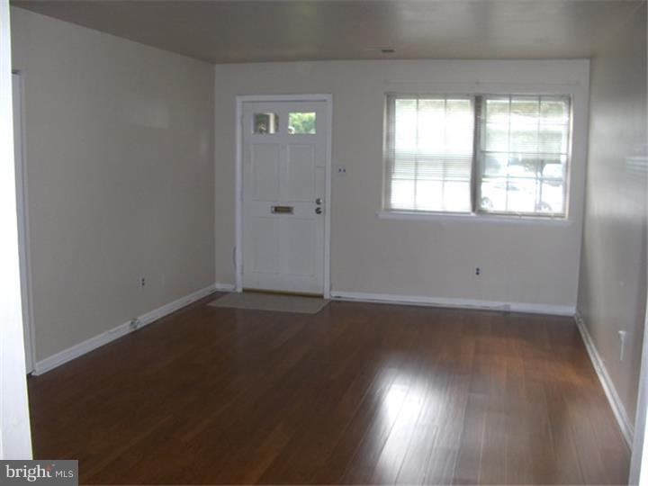 56 Forge Road Medford, NJ 08055 - Photo 8 of 25 Living Room