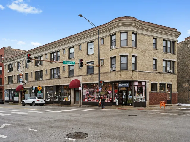 $375,000 | 2956 North Clark Street, Unit 2, Chicago, IL 60657