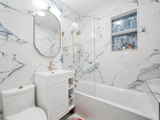 $375,000 | 2956 North Clark Street, Unit 2, Chicago, IL 60657