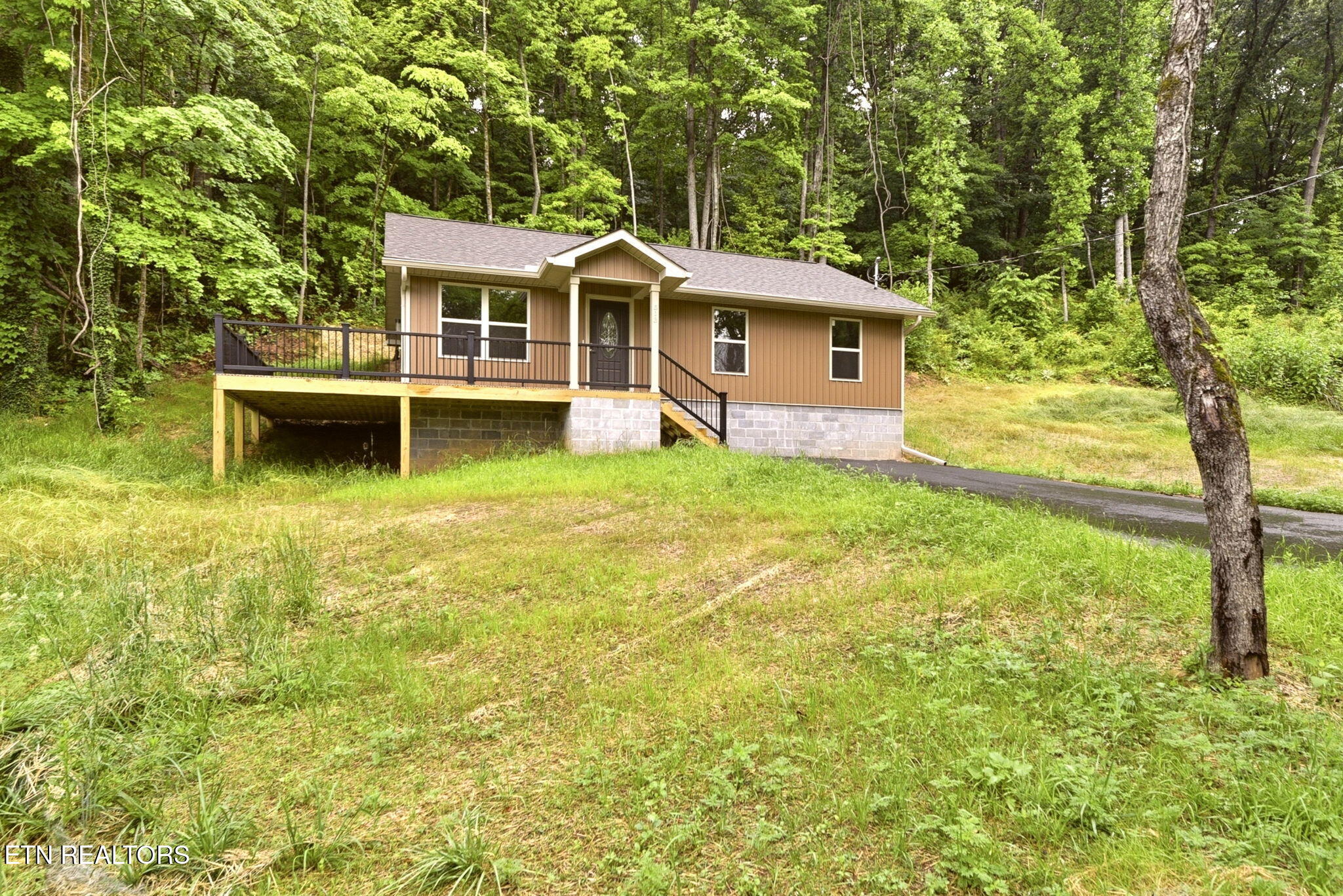 513 Hillcrest Street Clinton, TN 37716 - Photo 2 of 19 513 front 2